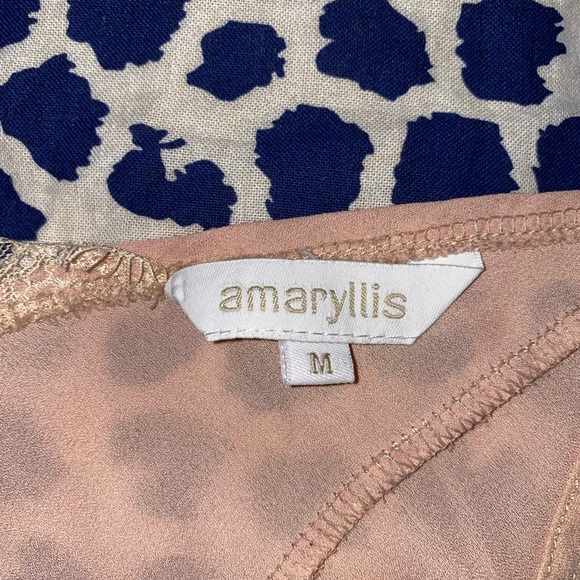 Lace detailed v-neck camisole - Picture 4 of 5